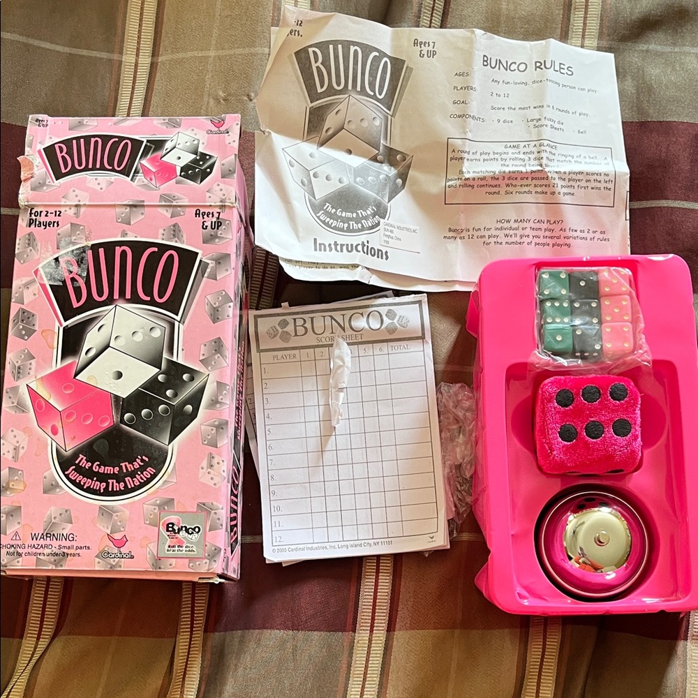 New Bunco boxed Breast Cancer Research Game Set with Pink Dice bell score sheets